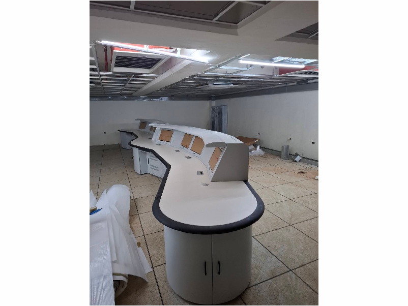 Console desk - Airport Terminal 3